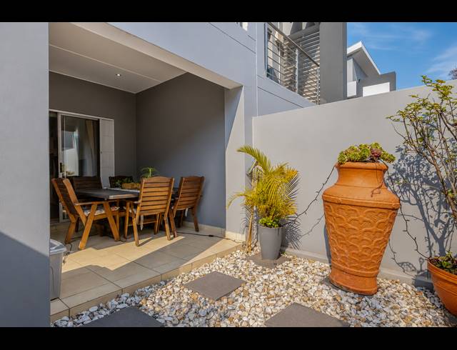 2 BEDROOM TOWNHOUSE FOR SALE IN BRYANSTON